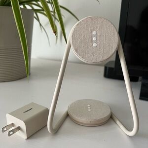 Courant wireless charging stand